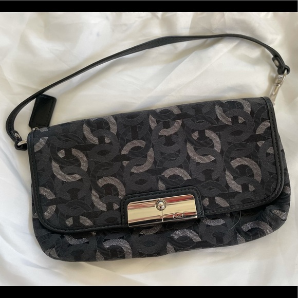 Coach Clutch - Picture 2 of 4